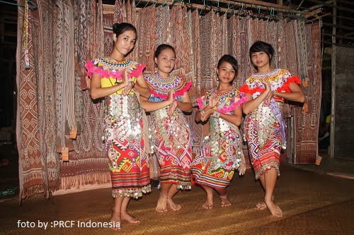 Lilin Harapan Sang Penenun (Warisan Leluhur dari Hulu Kalimantan Barat)