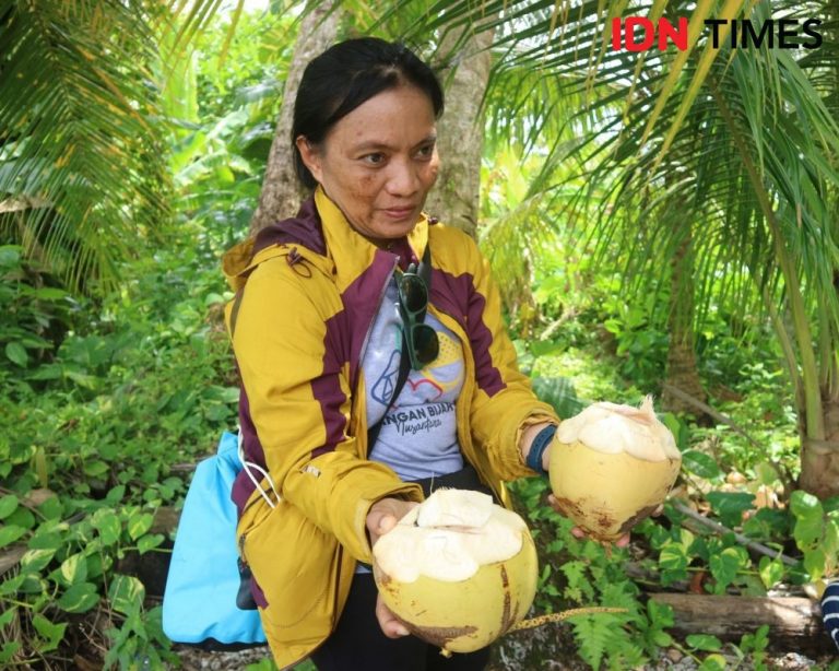 Cerita Perempuan Berdaya di Nias dengan Produksi Minyak Kelapa Murni